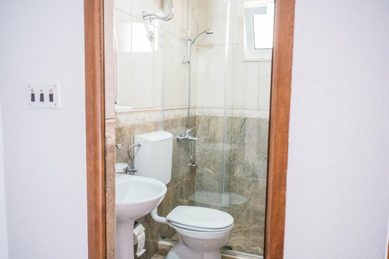 Vila Adriatik Ulcinj Exterior photo